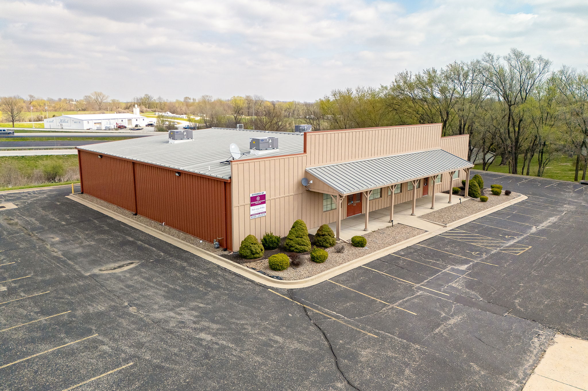 12819 Country Place Drive, Country Club